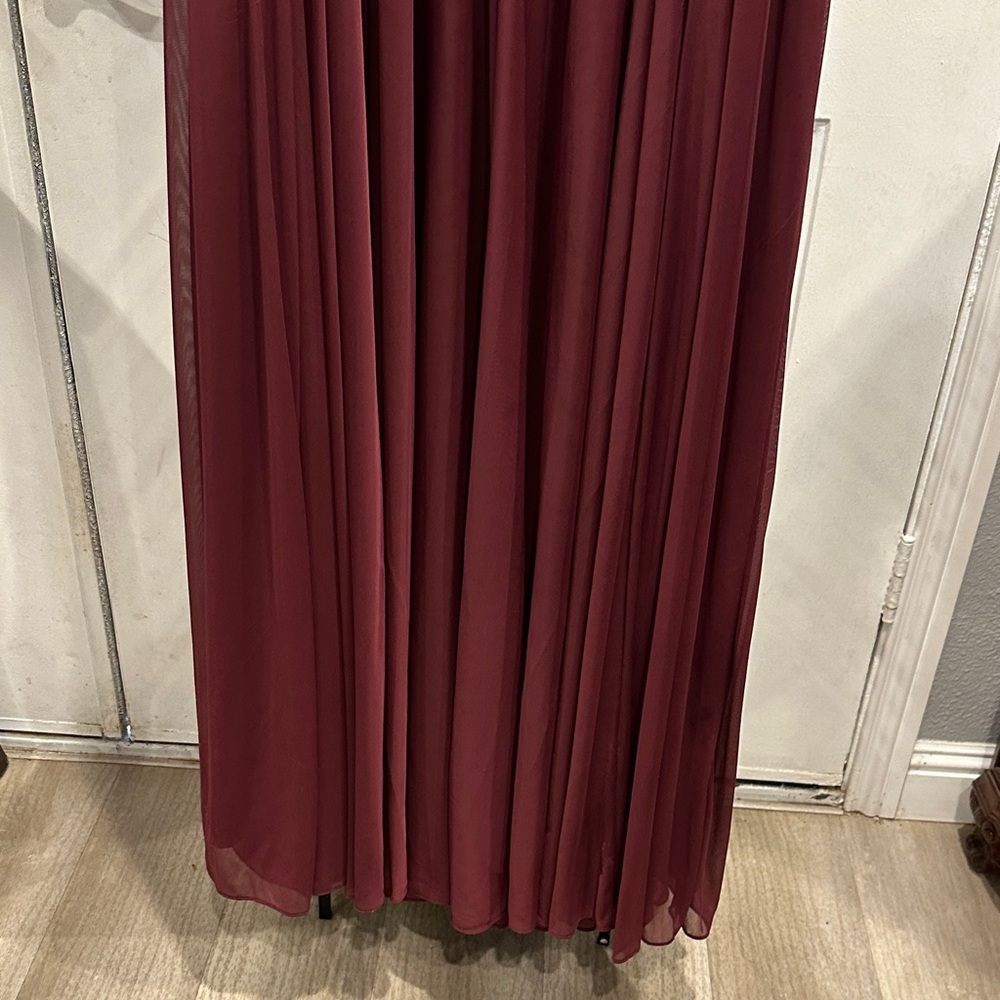Elegant Burgundy Evening Gown - Picture 9 of 9